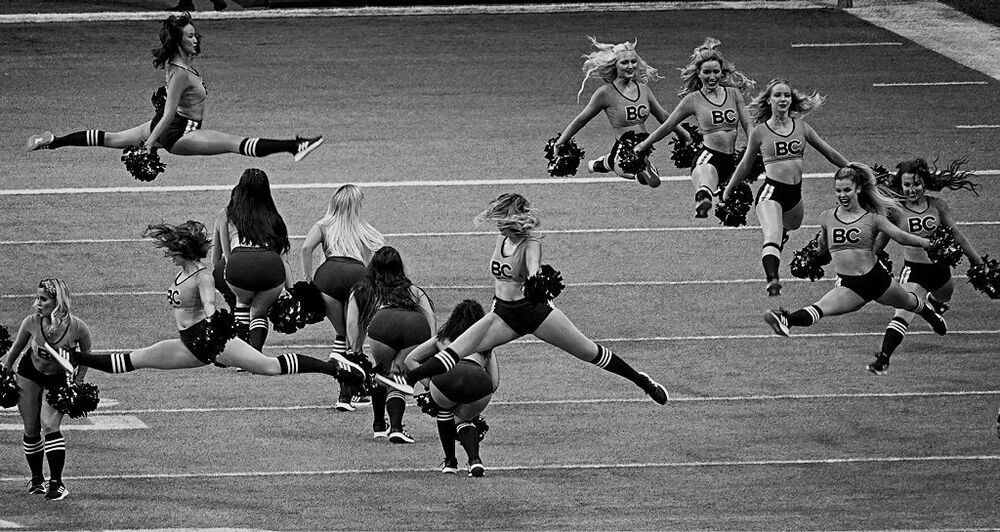 Dancing motions of Cheerleaders (9)