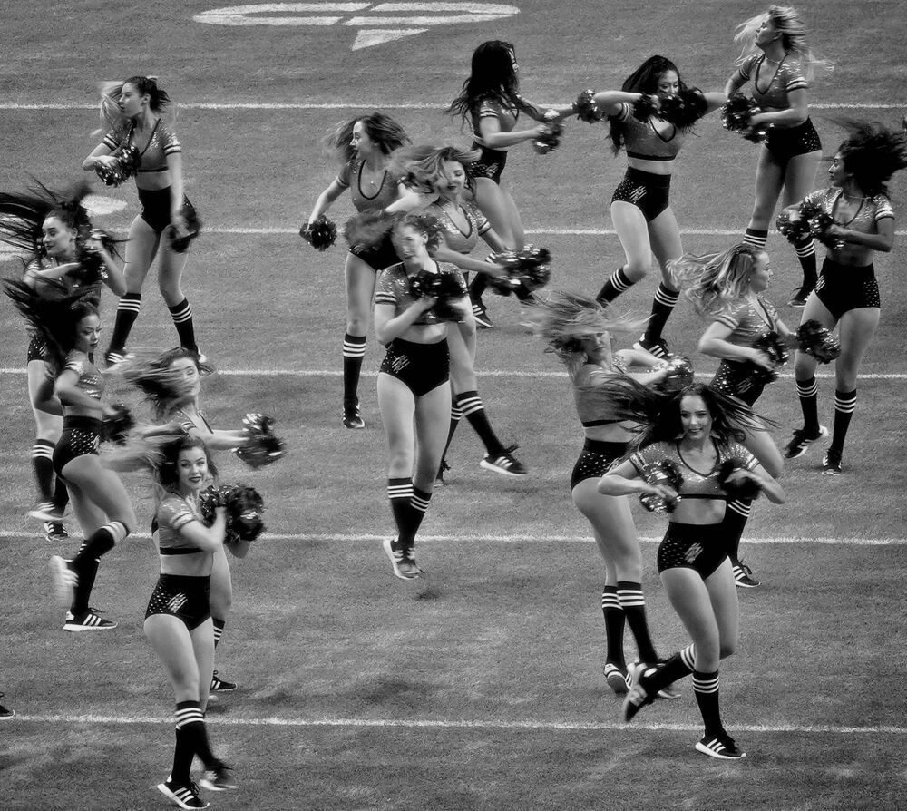 Dancing motions of Cheerleaders (7)