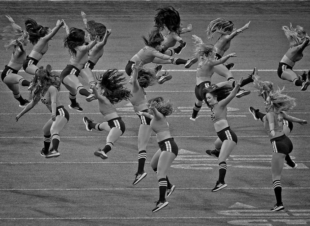 Dancing motions of Cheerleaders (6)