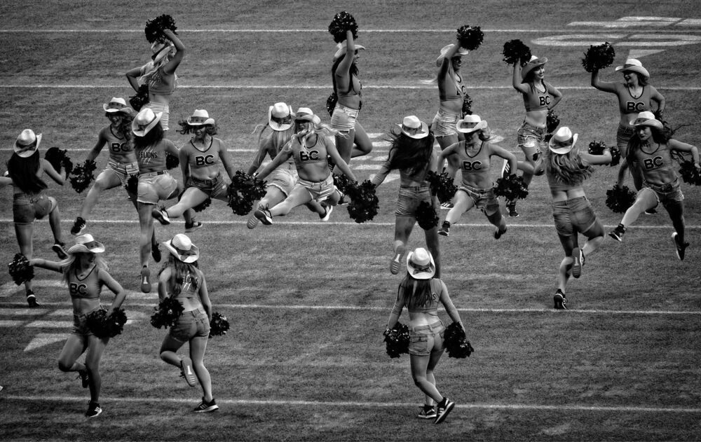 Dancing motions of Cheerleaders (11)