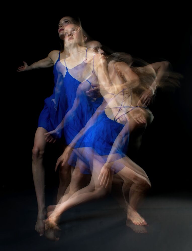 Slow motions captured with multiple strobes (3)