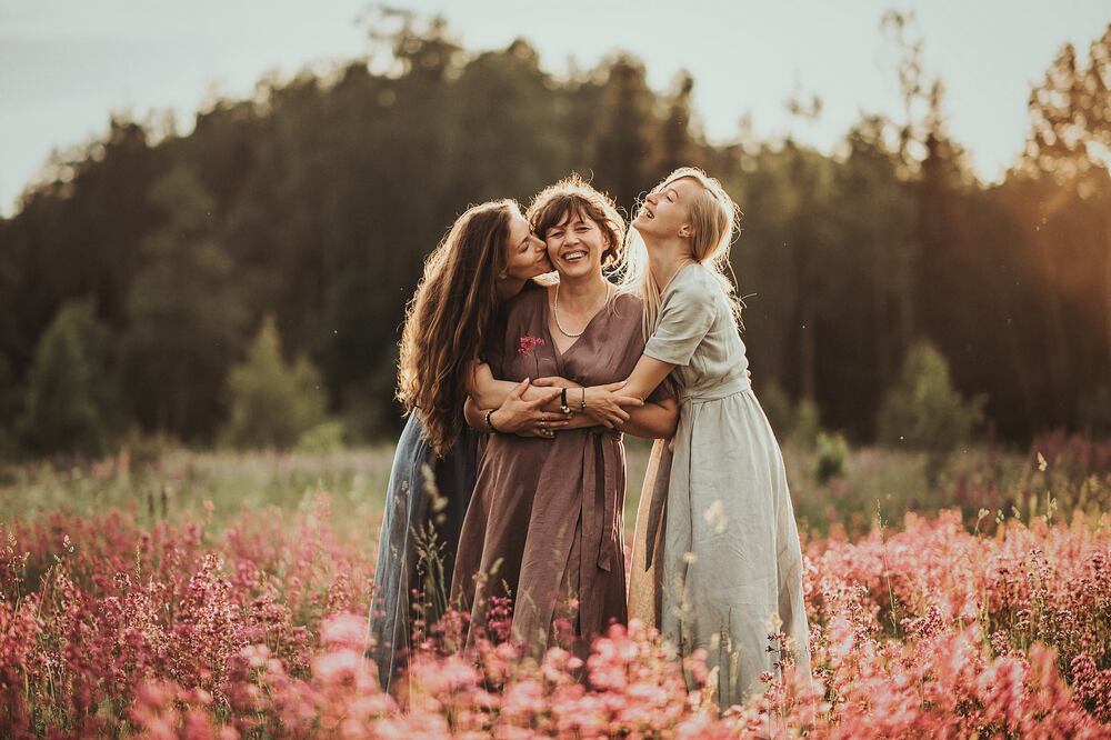 Mom And Daughters (9)