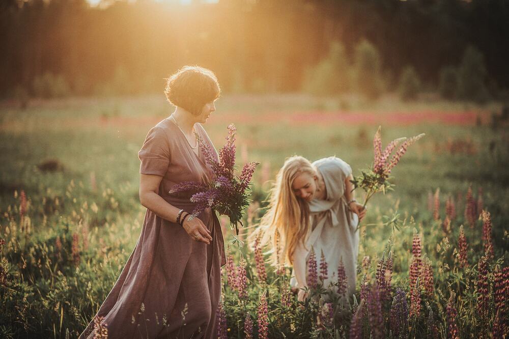 Mom And Daughters (10)