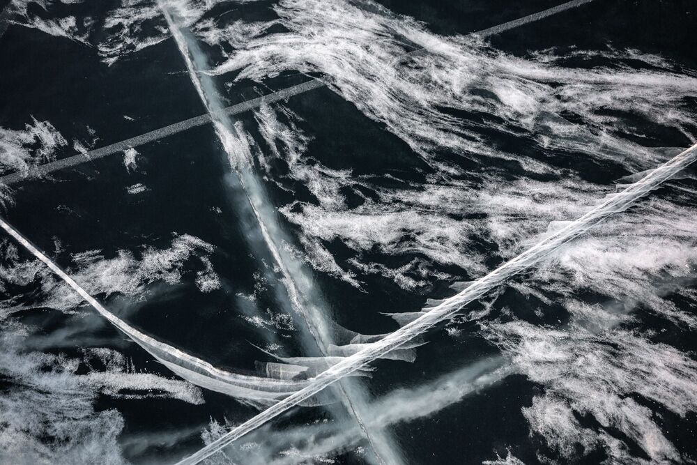 One lake, different ice. (8)