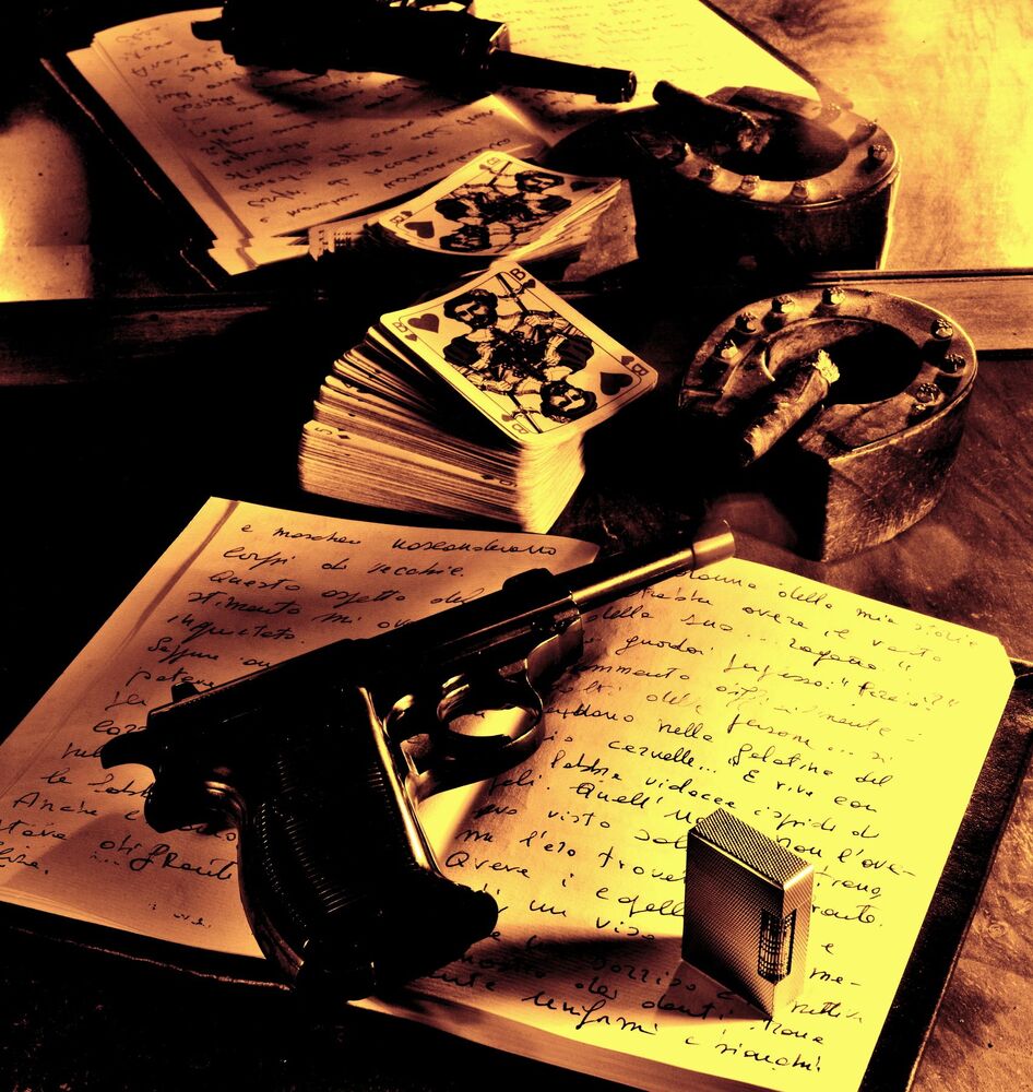 Skulls, crystals, glass, flowers: alchemy of objects (5)