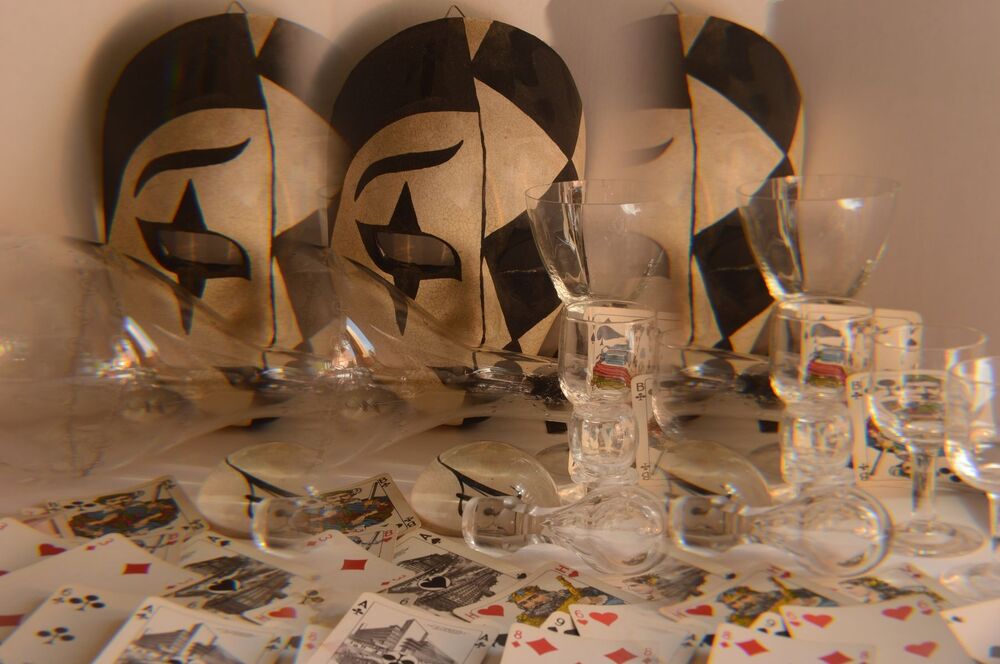 Skulls, crystals, glass, flowers: alchemy of objects (6)