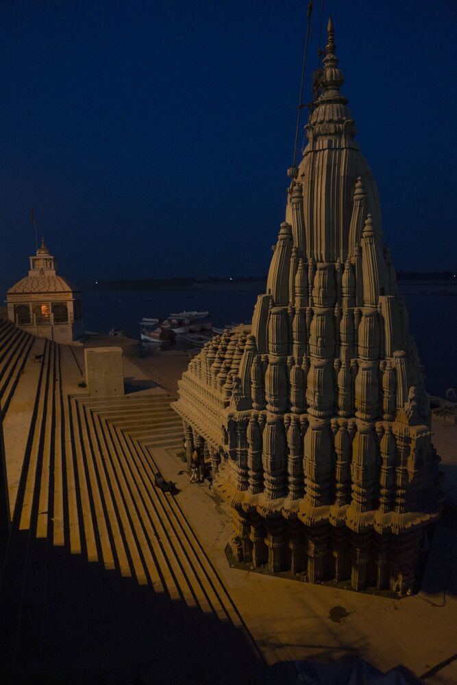 Life at the 'GHAT' of the Varanasi. (6)