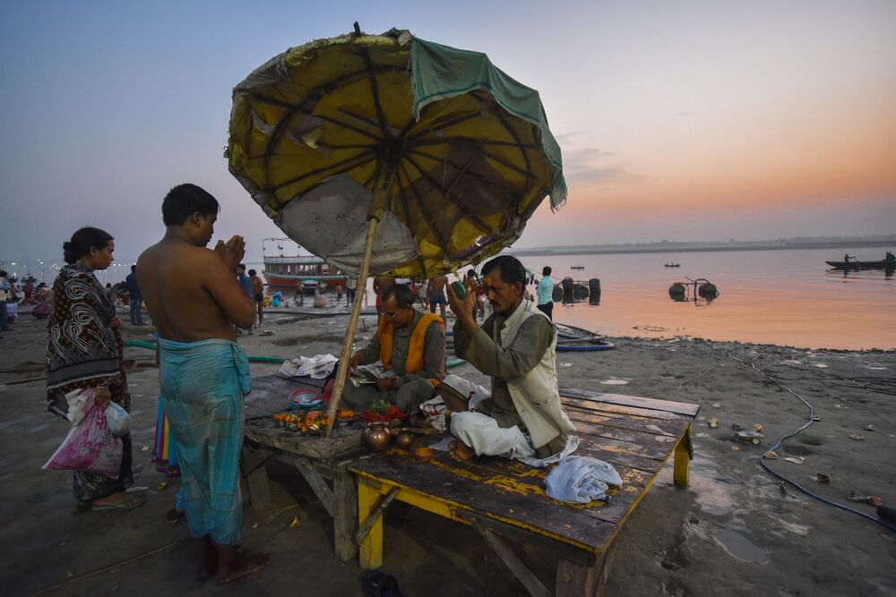 Life at the 'GHAT' of the Varanasi. (5)