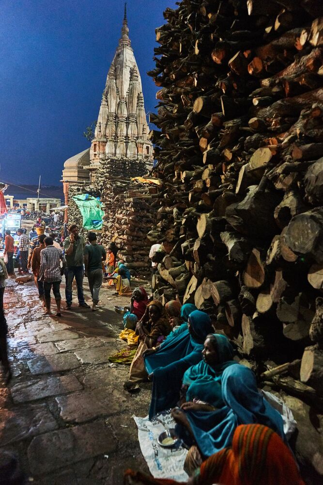 Life at the 'GHAT' of the Varanasi. (2)
