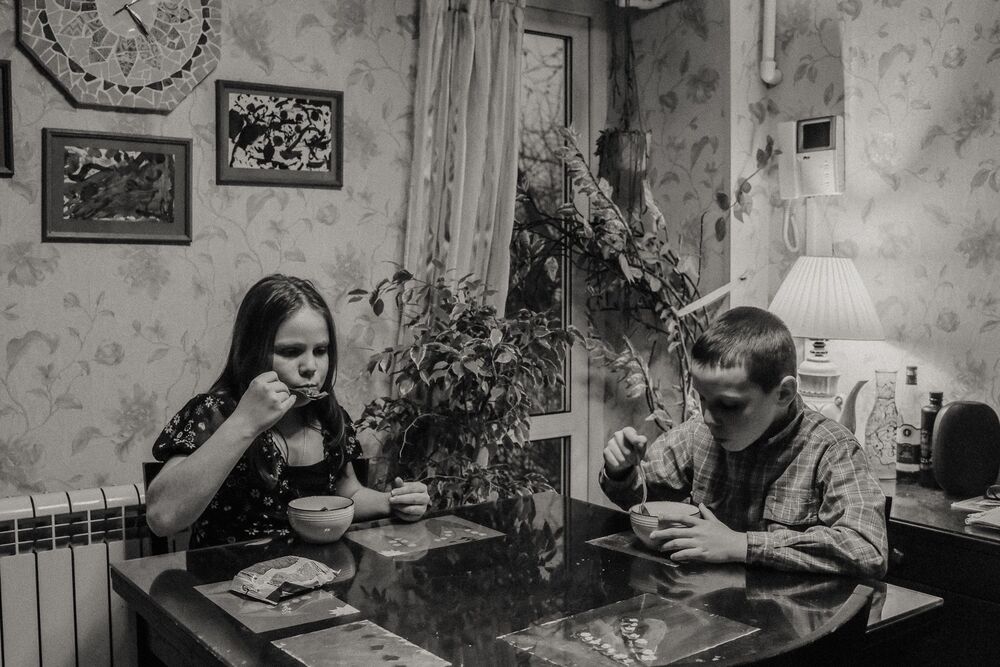 Зимний вечер брата и сёстры (5)
