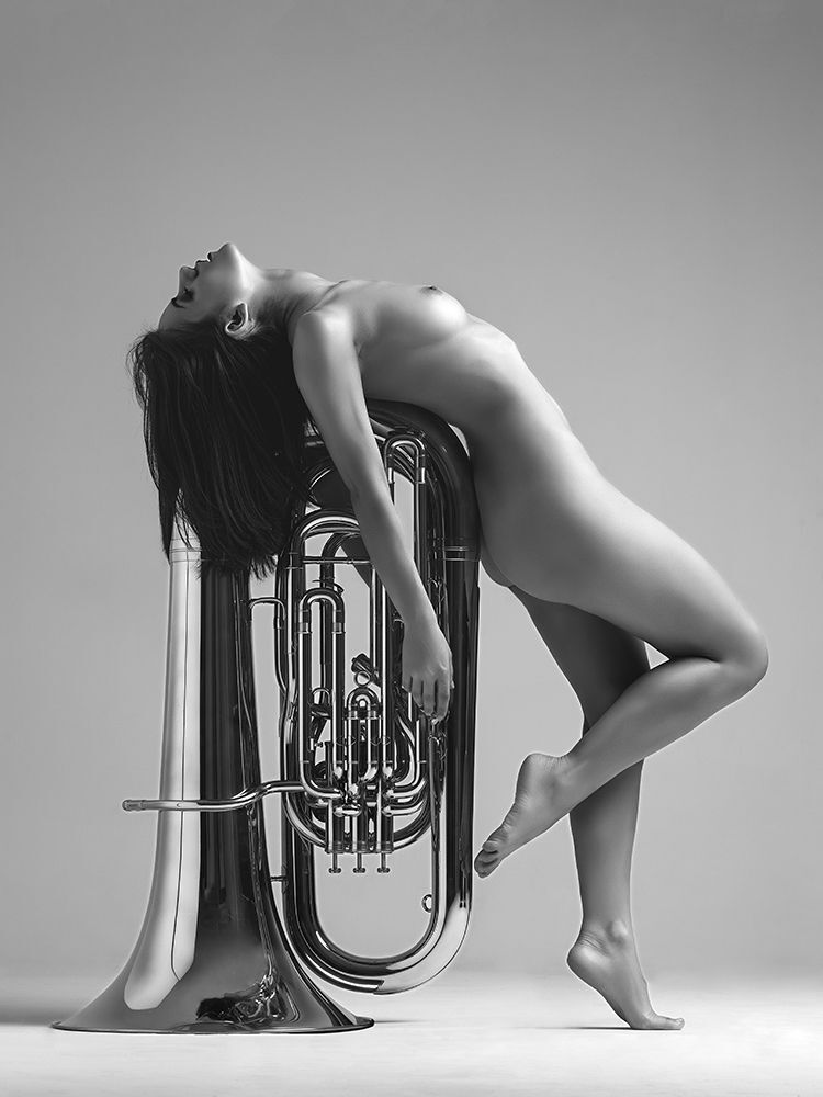woman and music (3)