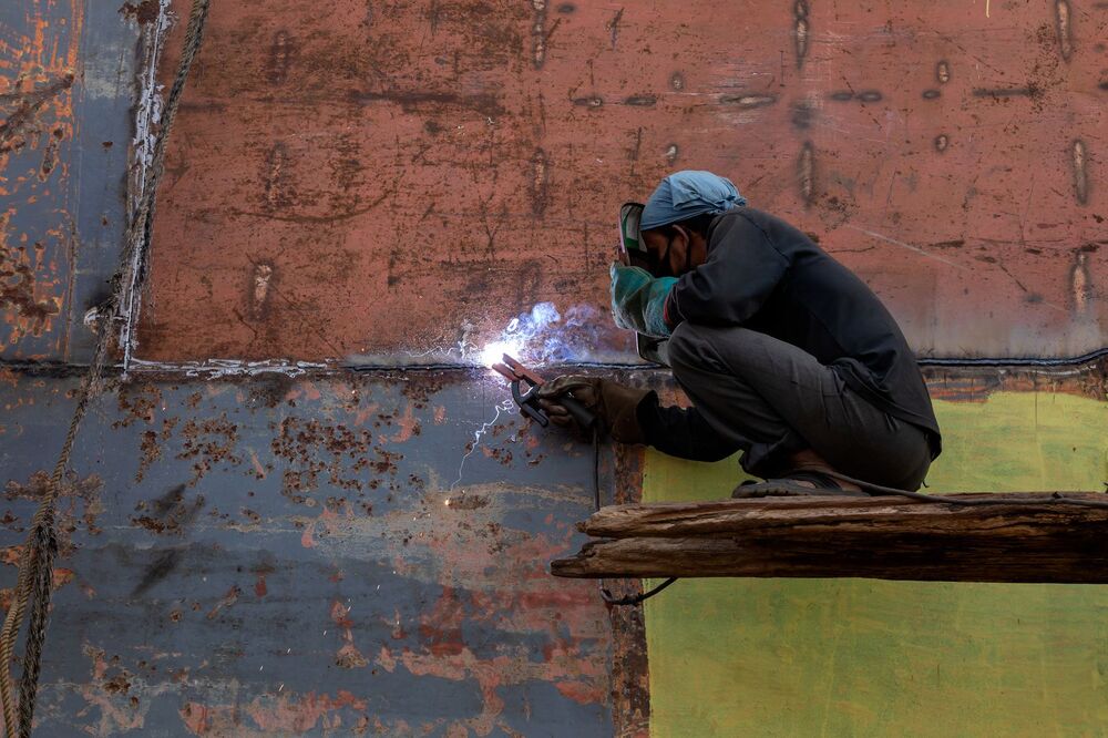Shipyard Workers (8)