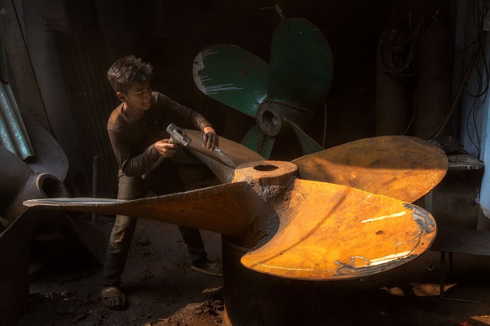 Shipyard Workers (4)