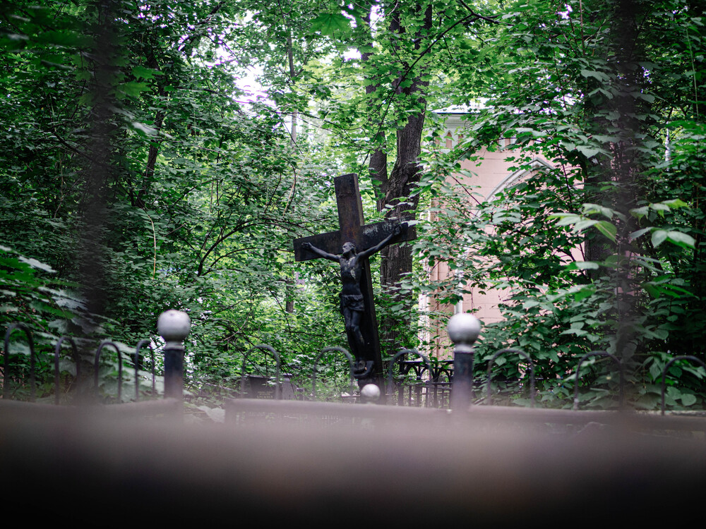 Old graveyard (4)