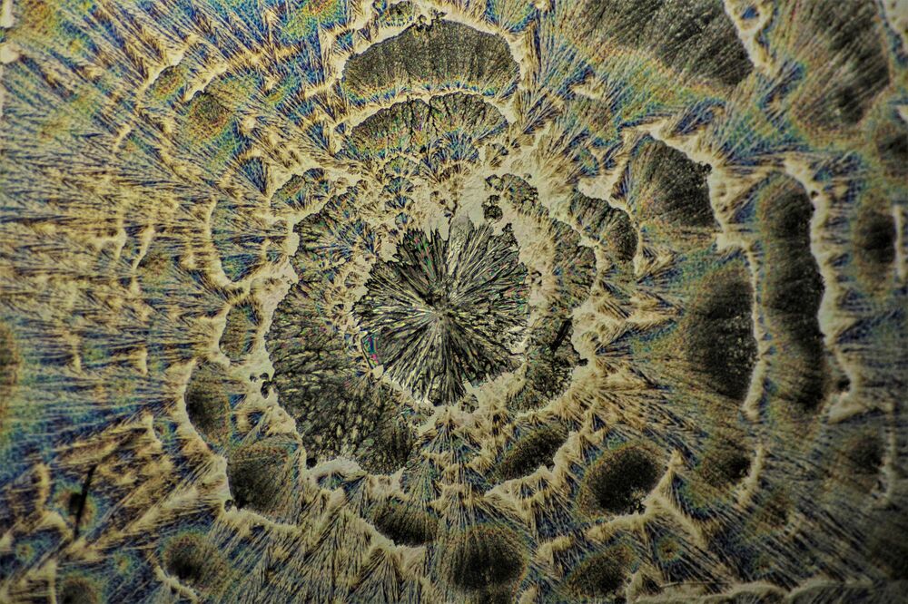 crystallization under microscope . (8)