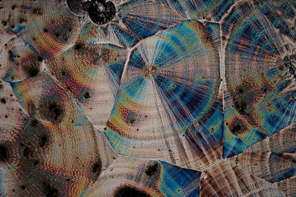 crystallization under microscope . (9)