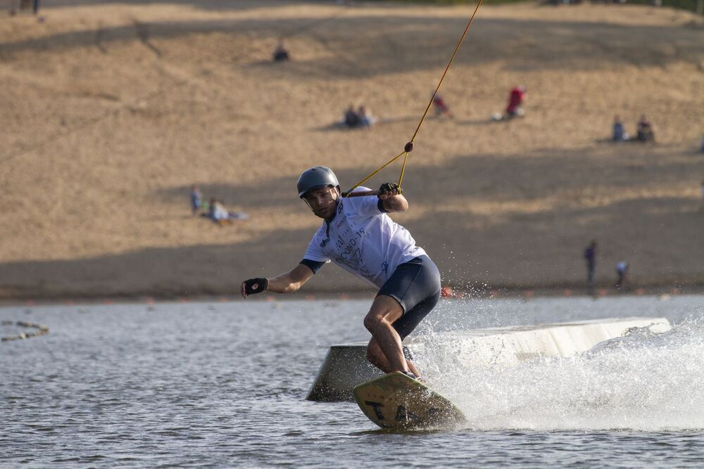 Wakeskating (10)
