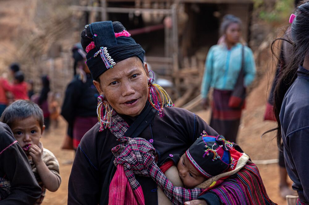Women of Burmese national minority tribes (4)