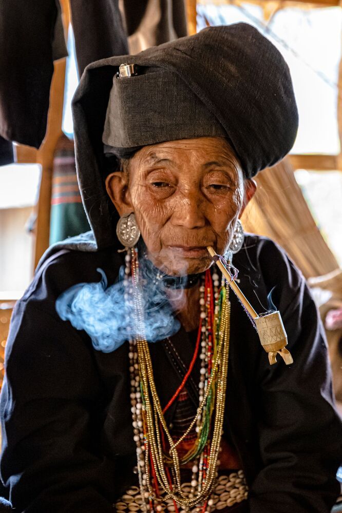 Women of Burmese national minority tribes (8)