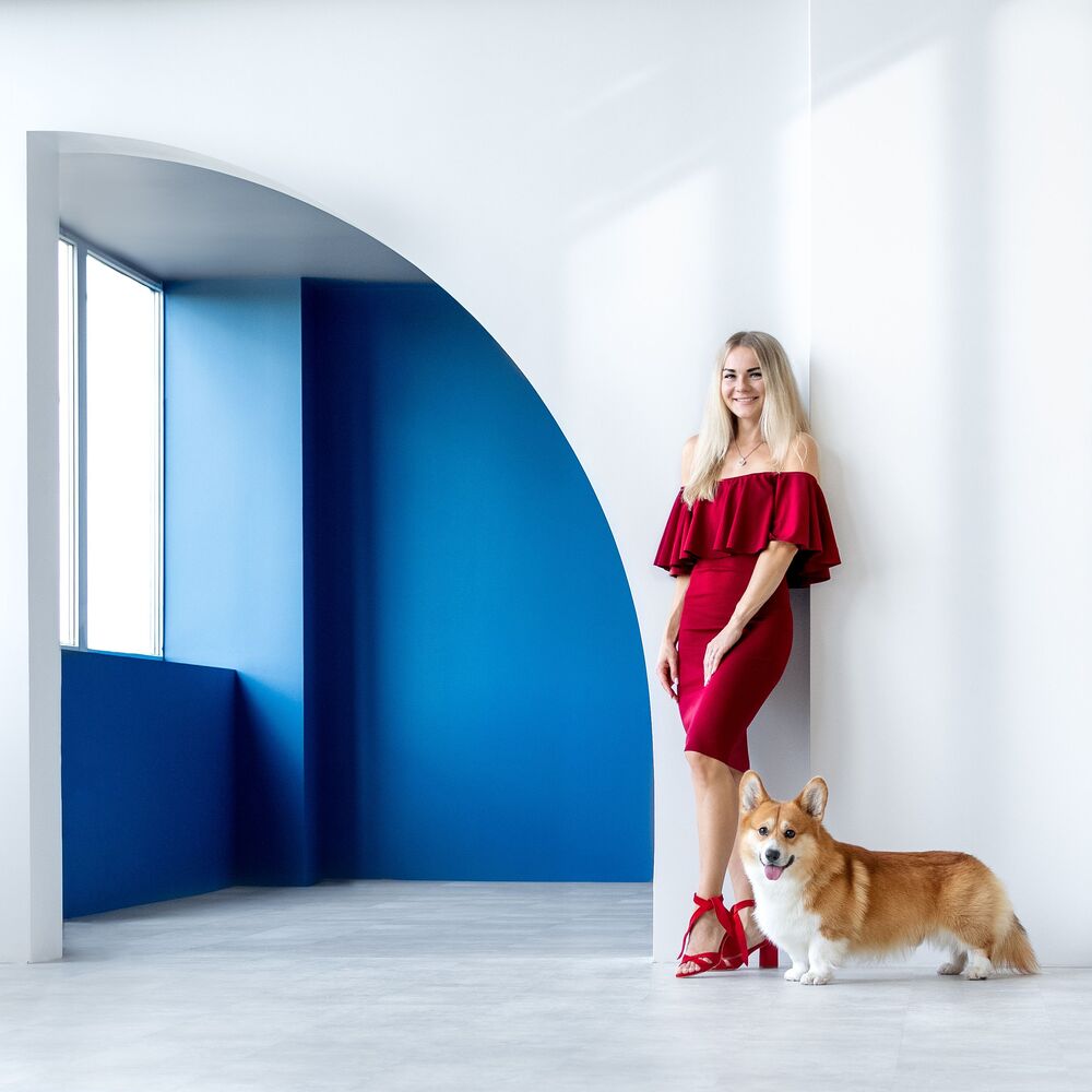 Beautiful girl with corgi (4)