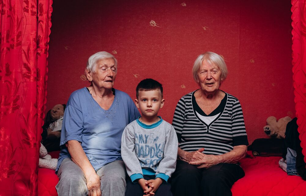 Two grandmothers and one grandson (7)