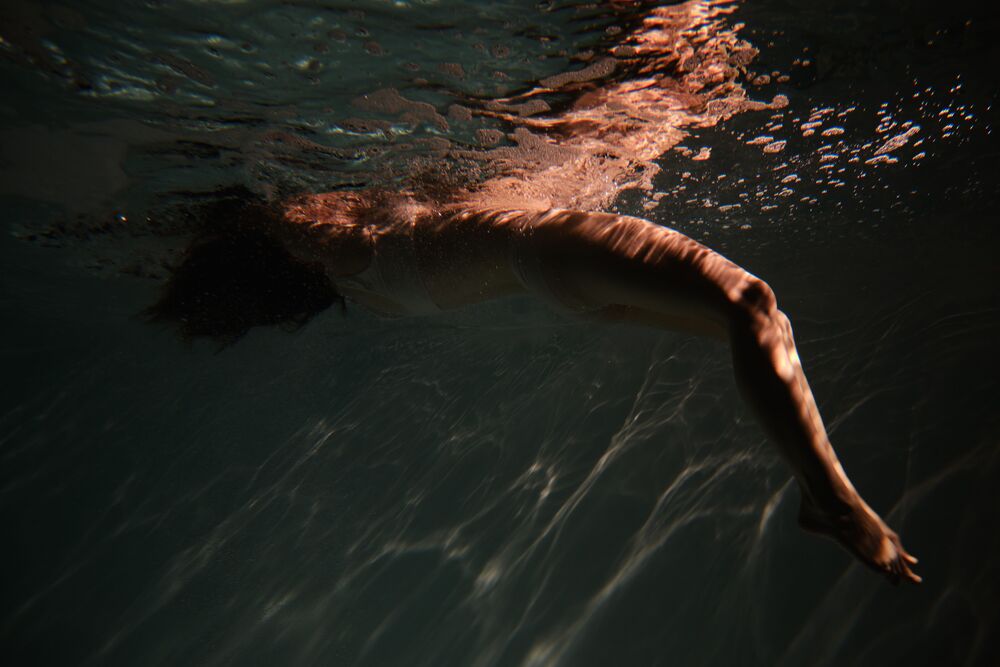 Woman portrait underwater (6)