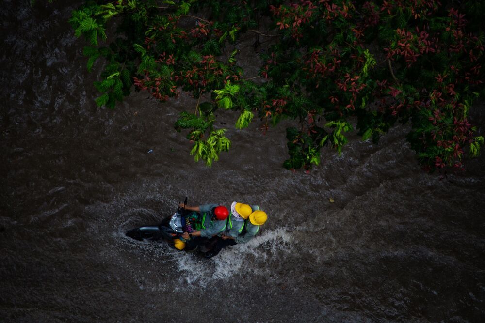 Floods in Saigon (7)