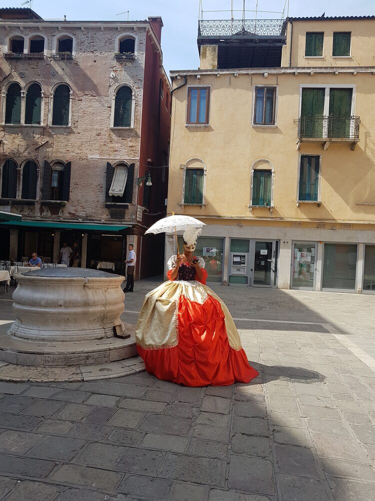 Venezia. Walk through Venetian streets. (3)