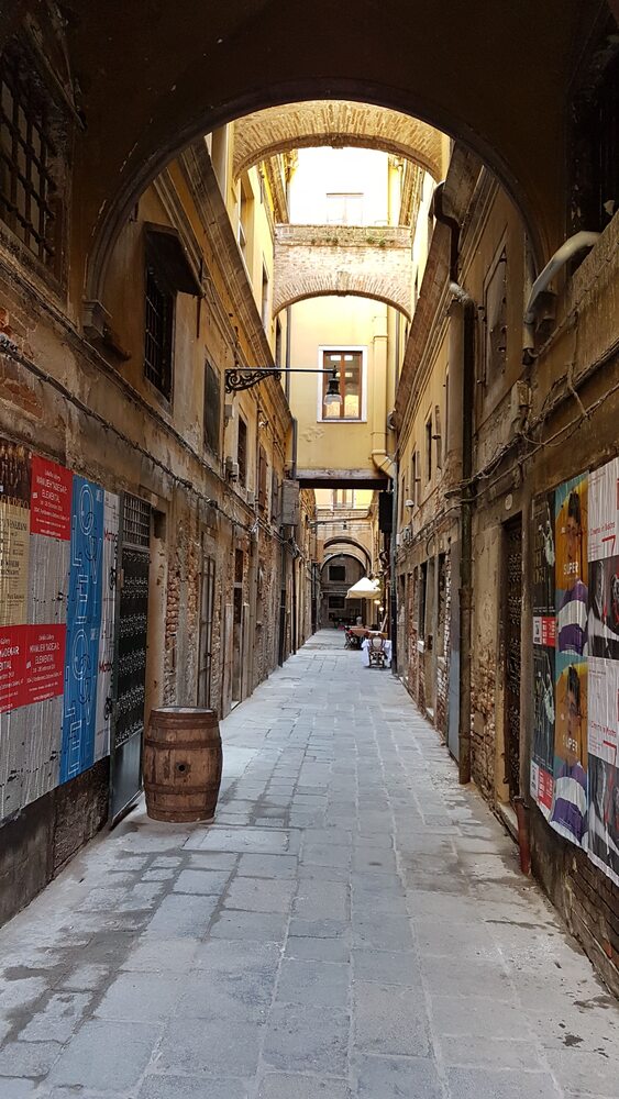 Venezia. Walk through Venetian streets. (7)