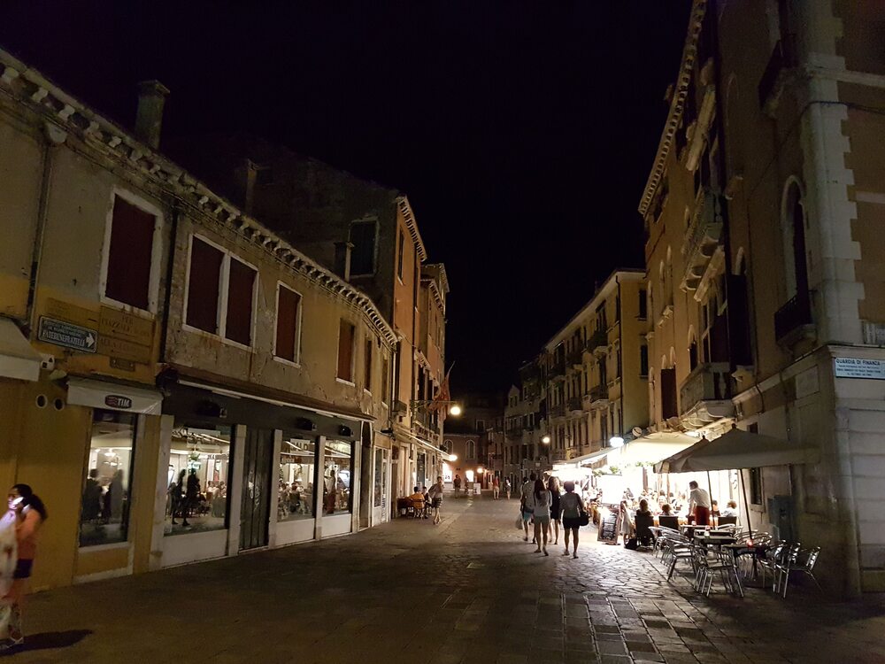 Venezia. Walk through Venetian streets. (9)