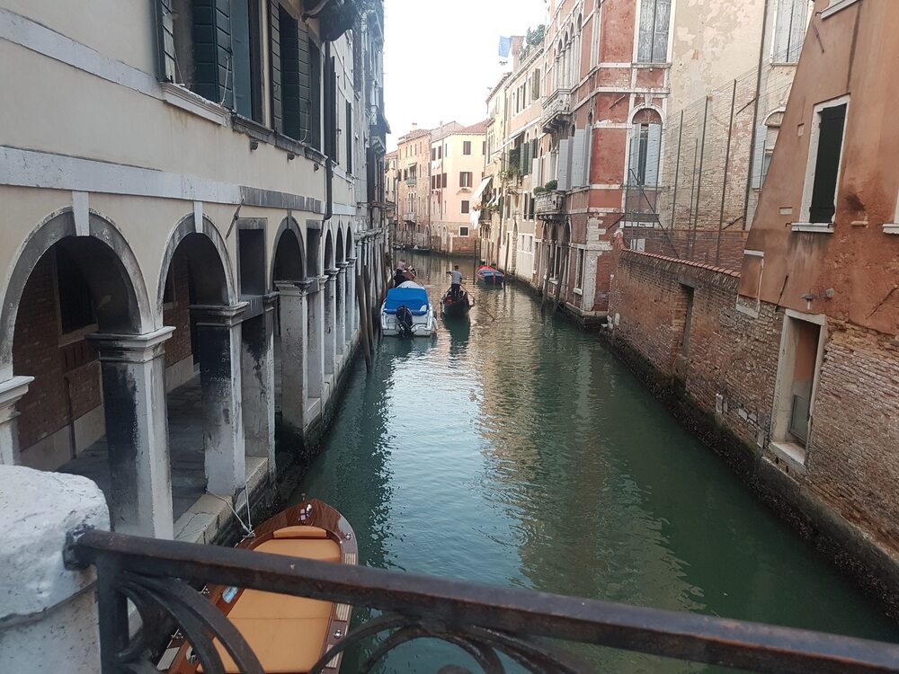 Venezia. Walk through Venetian streets. (10)
