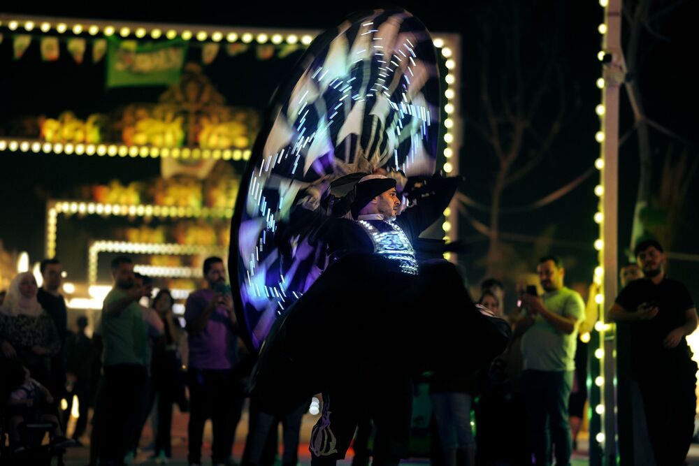 Light Performance (2)