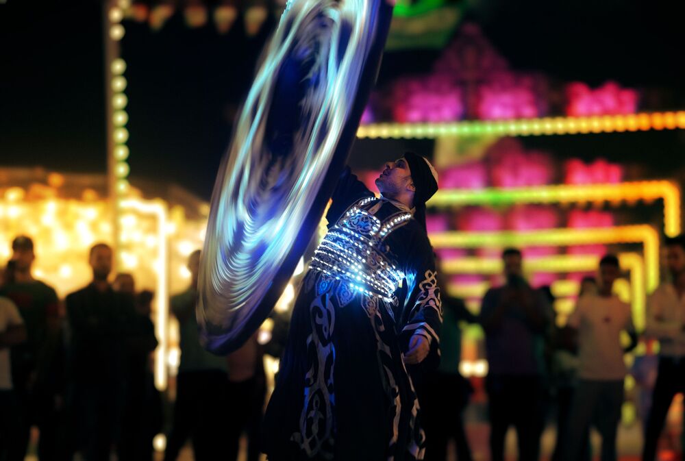 Light Performance (3)