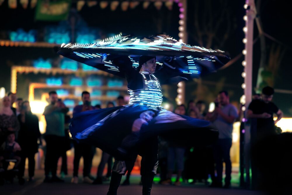 Light Performance (4)