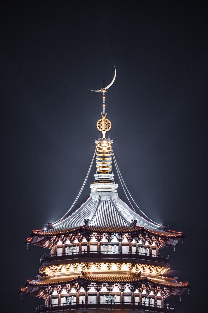 Moon in China (4)