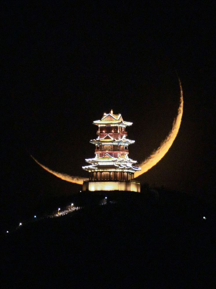 Moon in China (10)