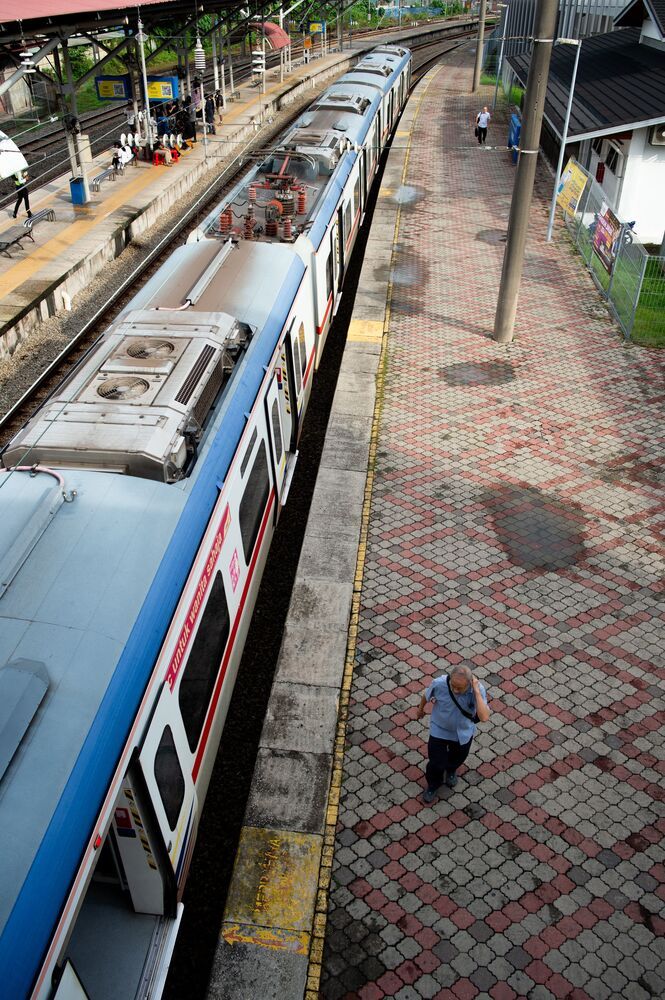 The moment of station (8)