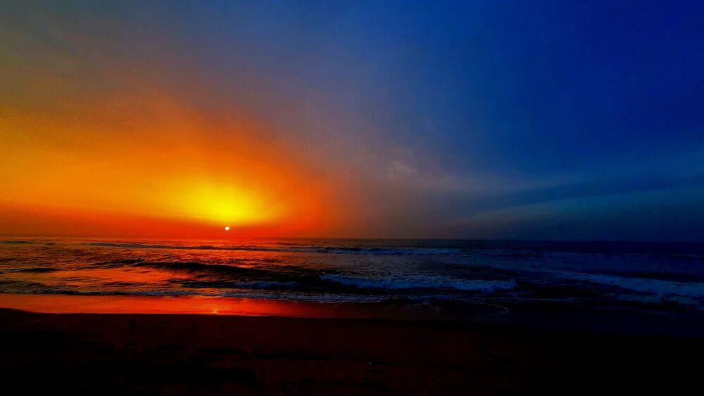 Sunrise and the sea (4)