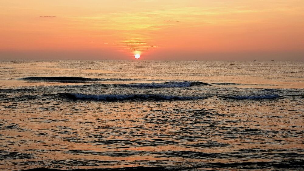 Sunrise and the sea (7)