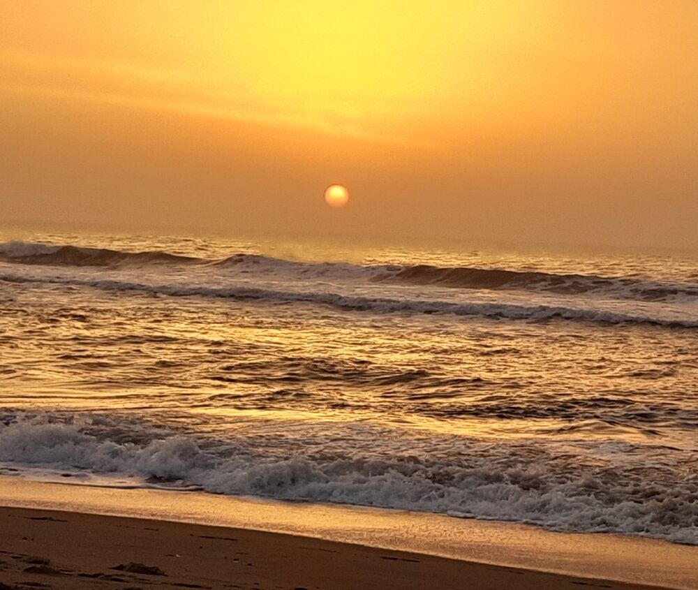 Sunrise and the sea (9)