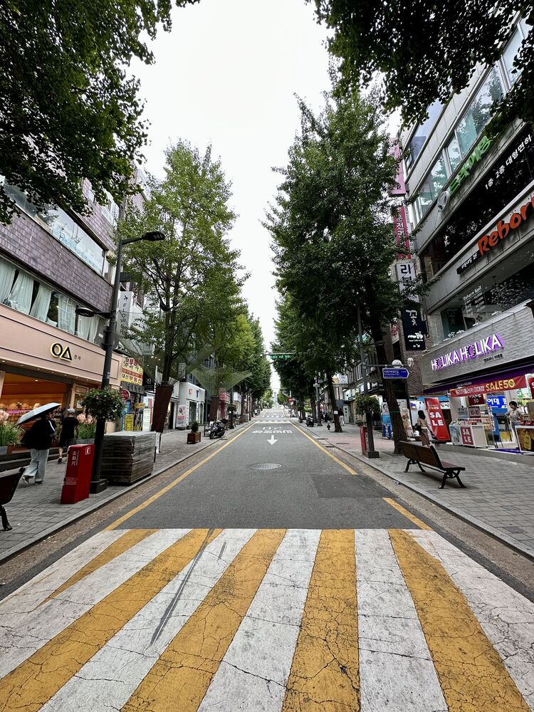 Street photo in modern city (4)