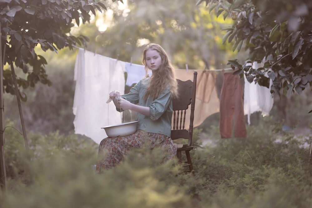 The girl and the laundry (2)