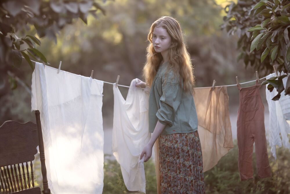 The girl and the laundry (3)
