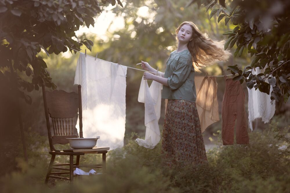 The girl and the laundry (4)