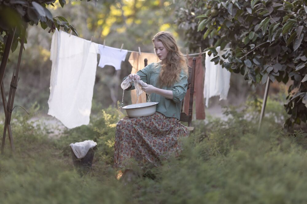 The girl and the laundry (6)