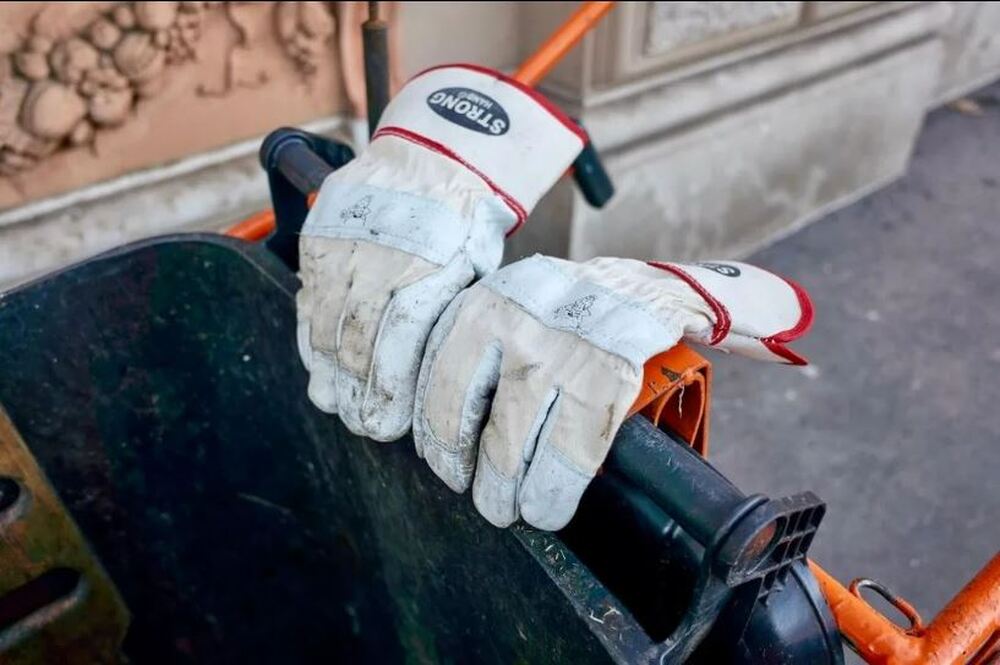 The leftovers: abandoned objects in the streets of Vienna (5)