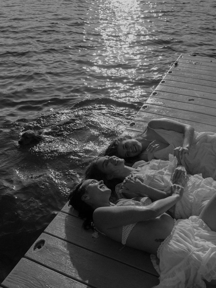 Three girlfriends on the river not counting the dog (9)