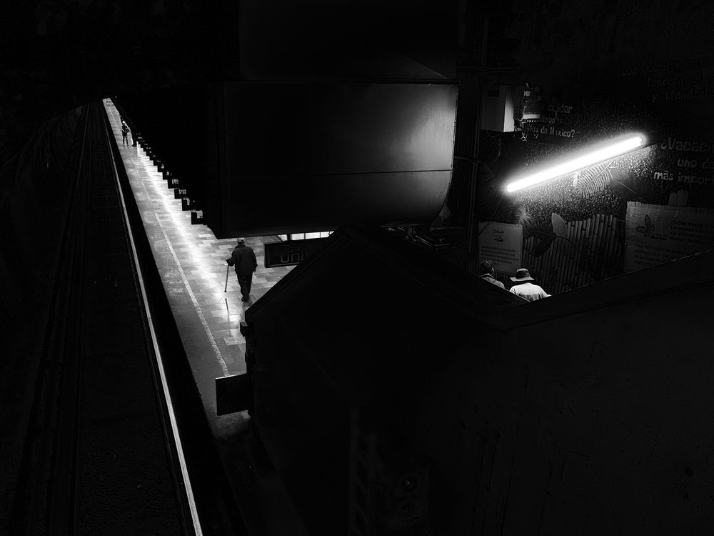 Under the Invisible Light: Infrared Portraits of the Metro (2)