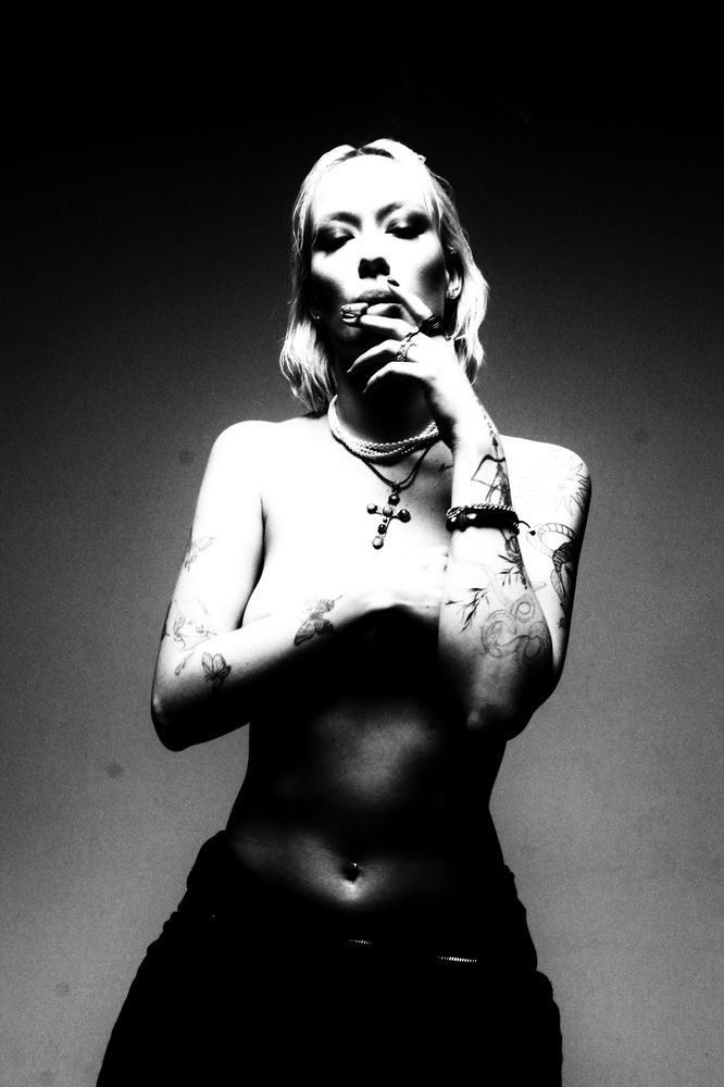 Agressive girl (5)