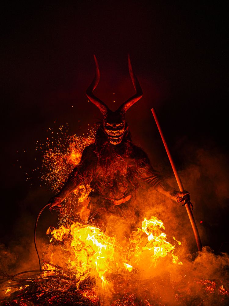 Flames of the Underworld: Krampus, Fire, and Tradition in the Alps (4)